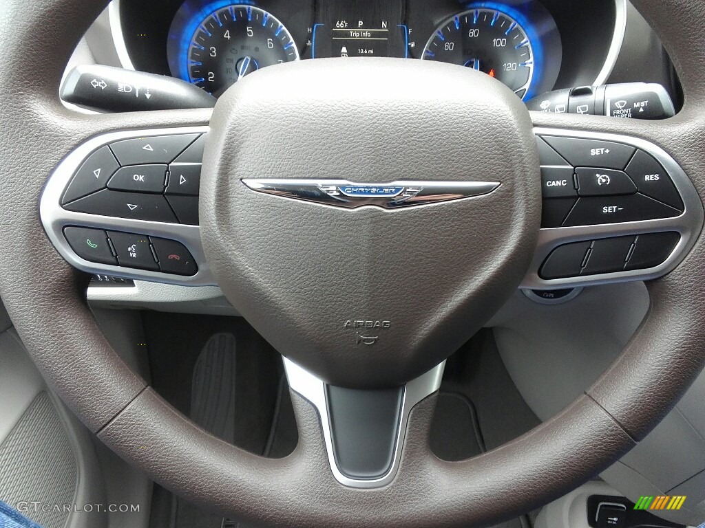 2017 Chrysler Pacifica LX Steering Wheel Photos