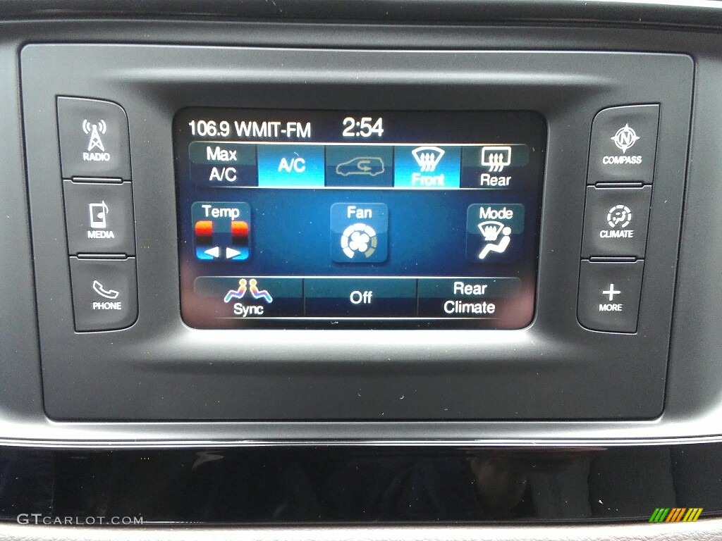 2017 Chrysler Pacifica LX Controls Photo #120635303
