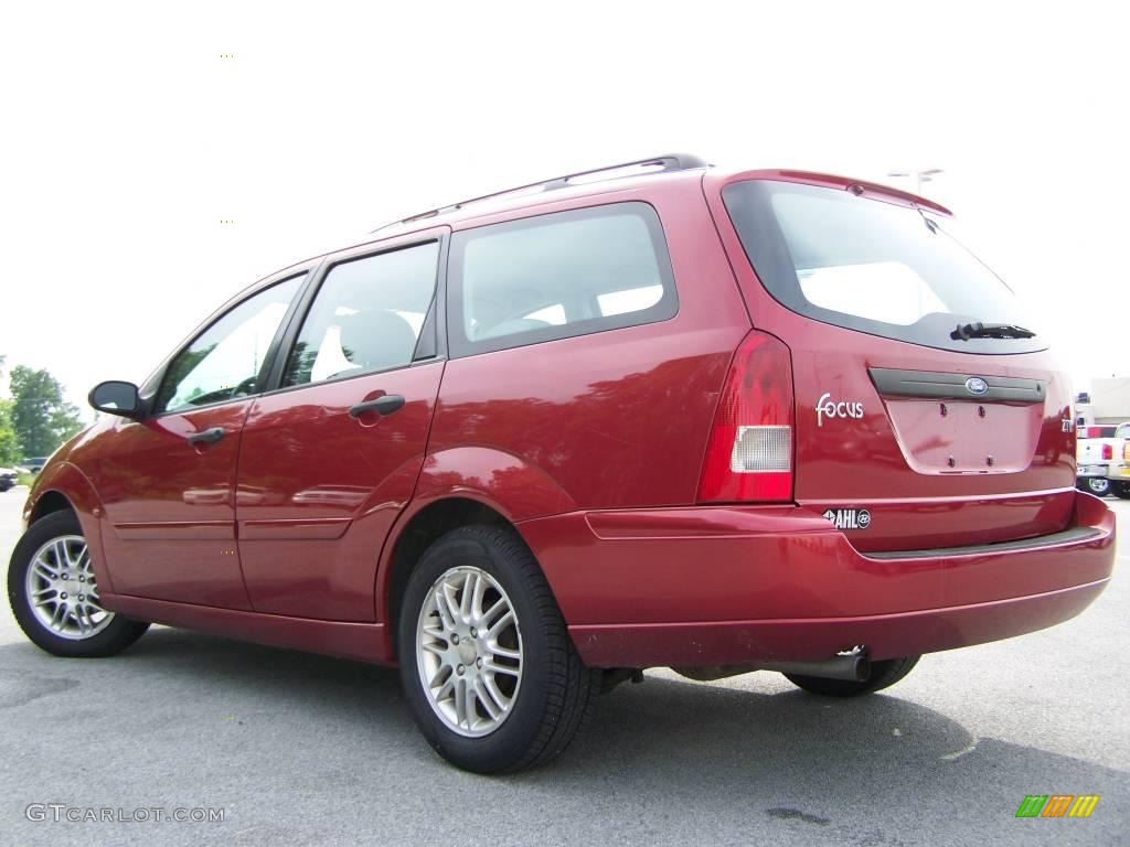 2003 Focus SE Wagon - Infra-Red / Medium Graphite photo #3