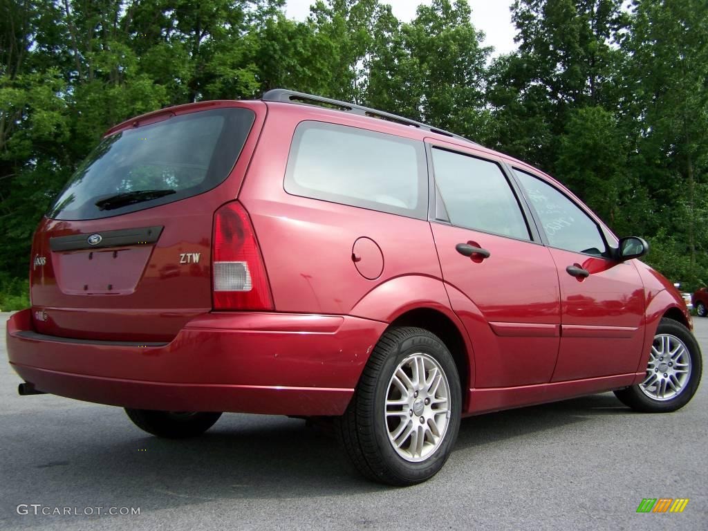 2003 Focus SE Wagon - Infra-Red / Medium Graphite photo #6