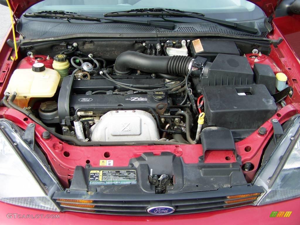 2003 Focus SE Wagon - Infra-Red / Medium Graphite photo #12