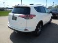 Super White - RAV4 LE Photo No. 2