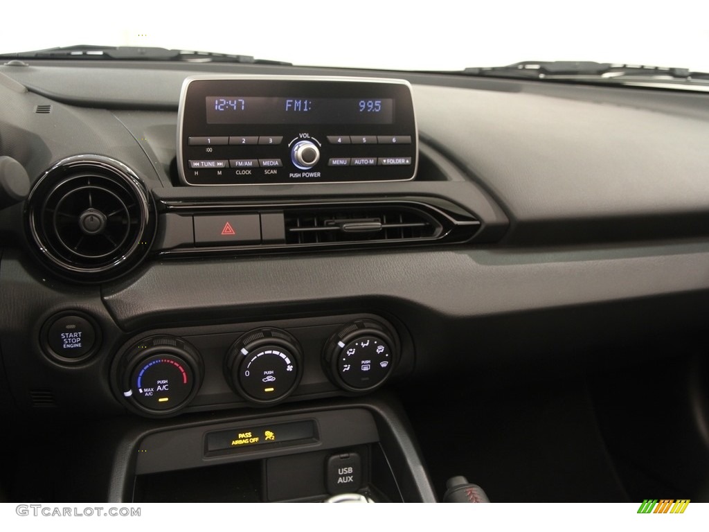 2016 Mazda MX-5 Miata Sport Roadster Controls Photo #120650564