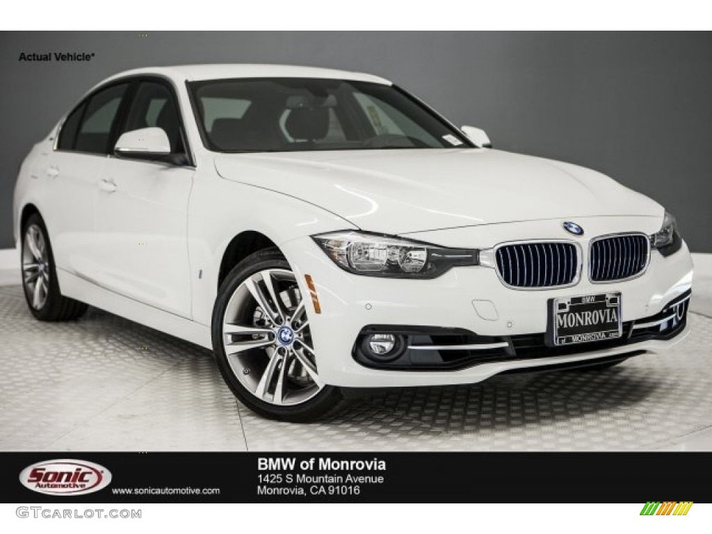 2017 3 Series 330e iPerfomance Sedan - Alpine White / Black photo #1