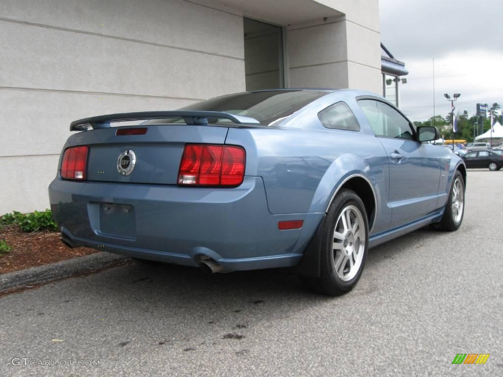 2005 Mustang GT Deluxe Coupe - Windveil Blue Metallic / Dark Charcoal photo #3
