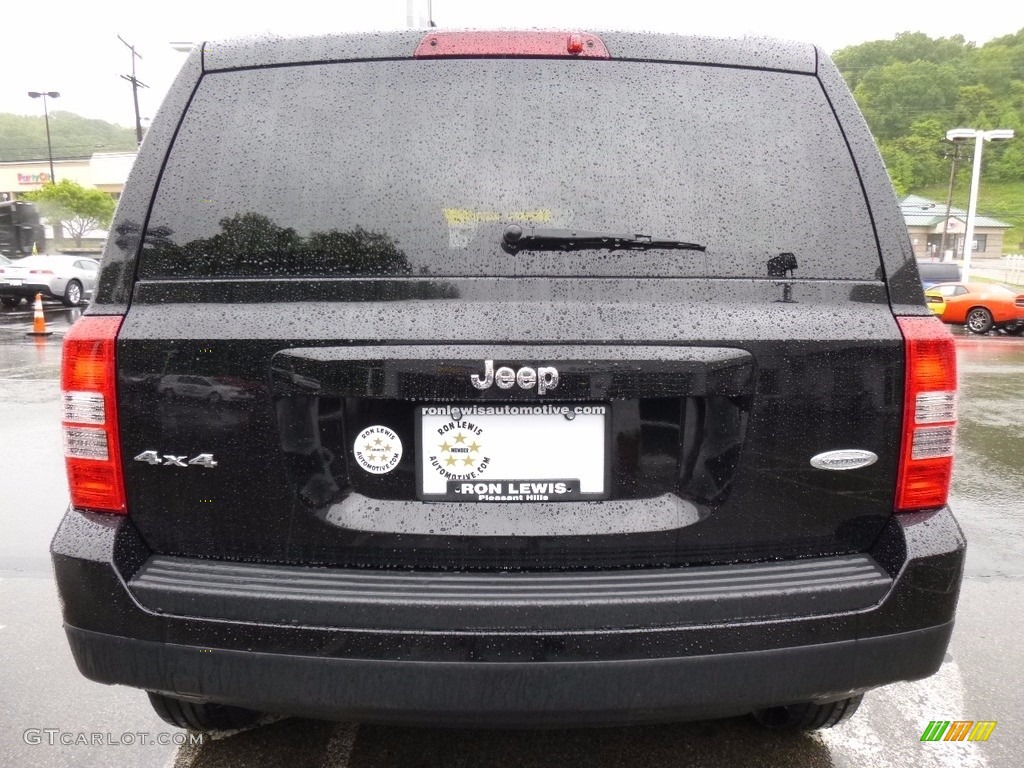 2012 Patriot Latitude 4x4 - Black / Dark Slate Gray/Light Pebble Beige photo #4