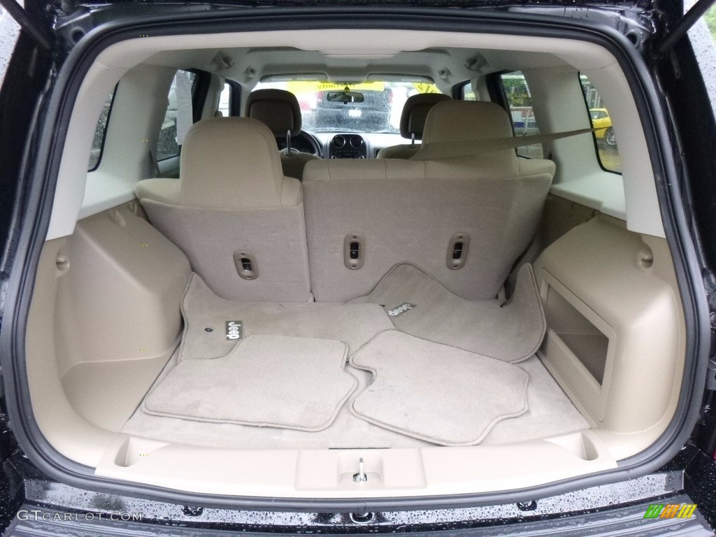 2012 Patriot Latitude 4x4 - Black / Dark Slate Gray/Light Pebble Beige photo #5