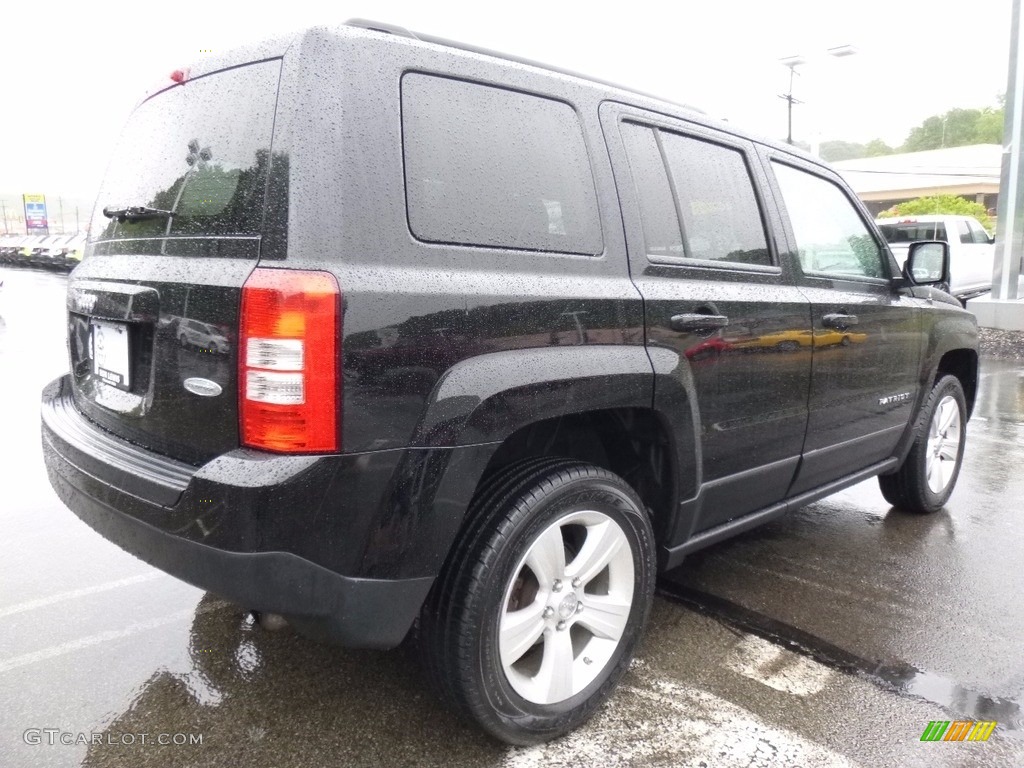 2012 Patriot Latitude 4x4 - Black / Dark Slate Gray/Light Pebble Beige photo #6
