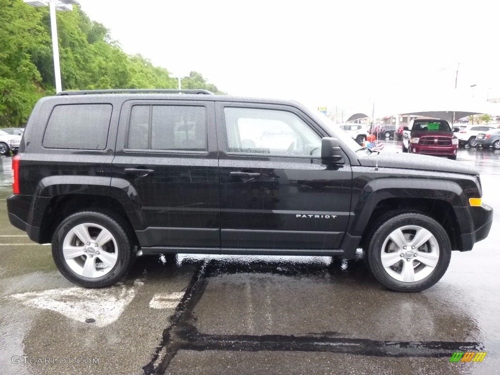 2012 Patriot Latitude 4x4 - Black / Dark Slate Gray/Light Pebble Beige photo #7