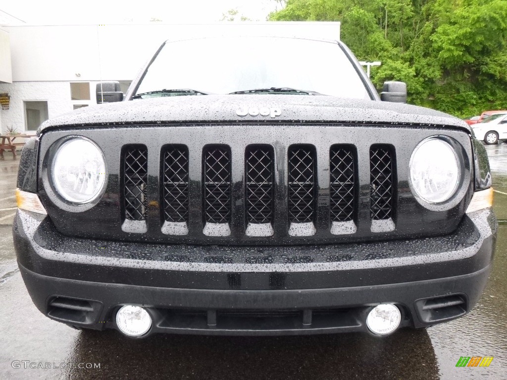 2012 Patriot Latitude 4x4 - Black / Dark Slate Gray/Light Pebble Beige photo #9