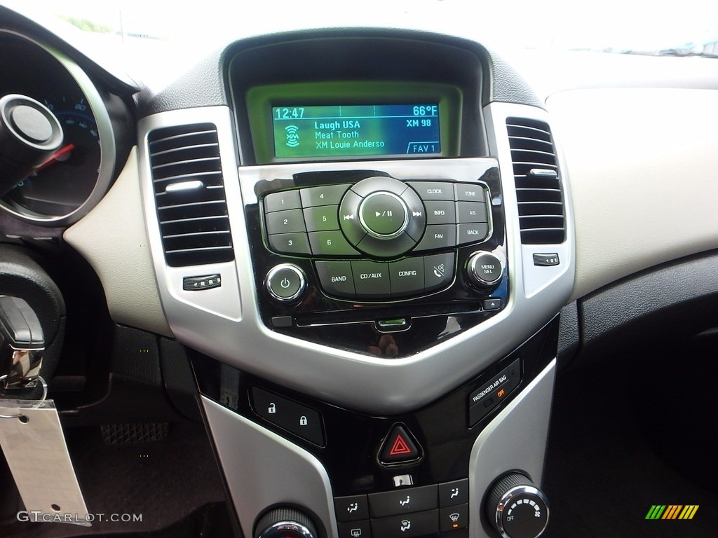 2014 Chevrolet Cruze LS Controls Photos