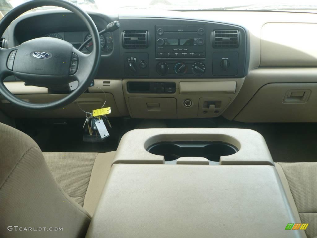 2005 F250 Super Duty XLT Crew Cab 4x4 - Arizona Beige Metallic / Tan photo #10