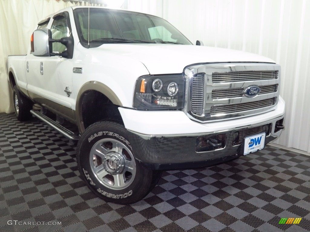 2005 F350 Super Duty Lariat Crew Cab 4x4 - Oxford White / Tan photo #1