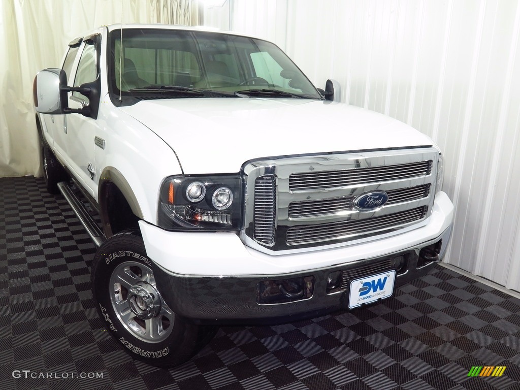 2005 F350 Super Duty Lariat Crew Cab 4x4 - Oxford White / Tan photo #3