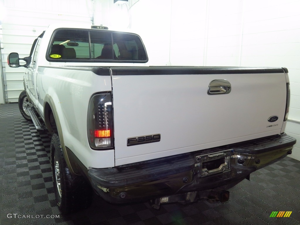 2005 F350 Super Duty Lariat Crew Cab 4x4 - Oxford White / Tan photo #7