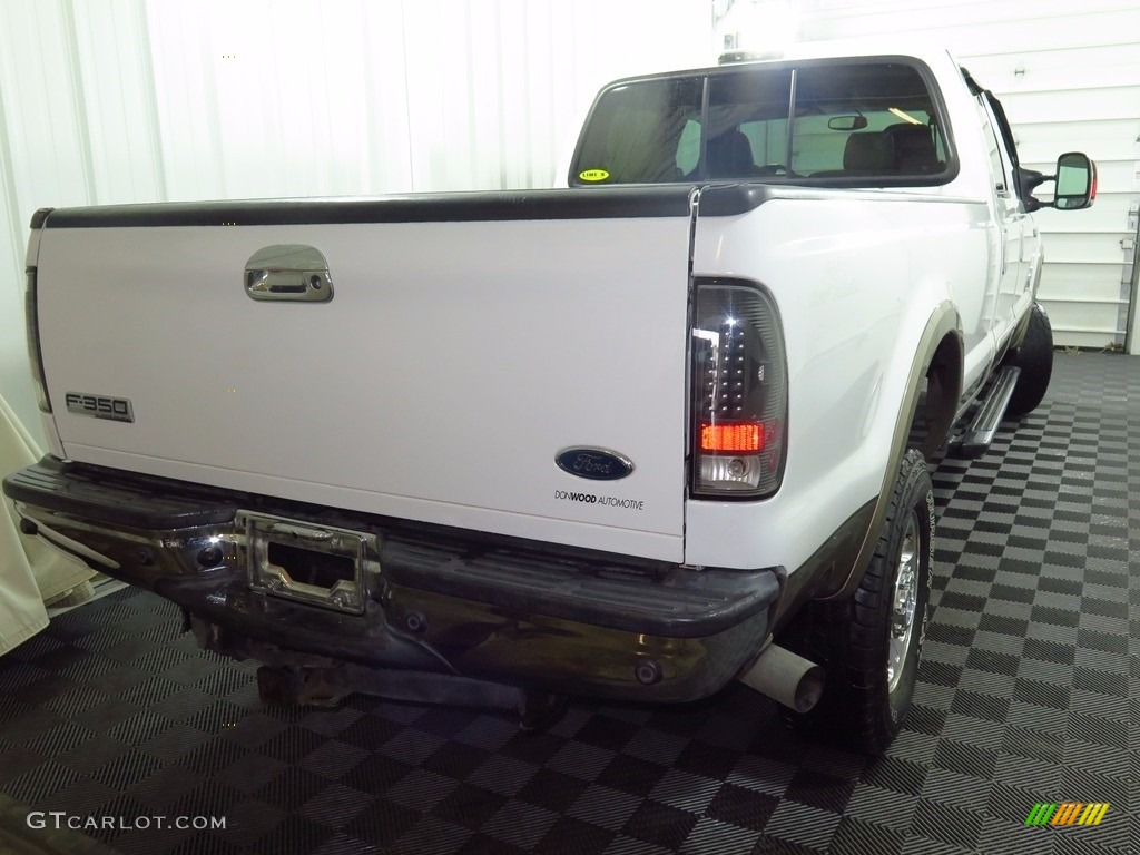 2005 F350 Super Duty Lariat Crew Cab 4x4 - Oxford White / Tan photo #11