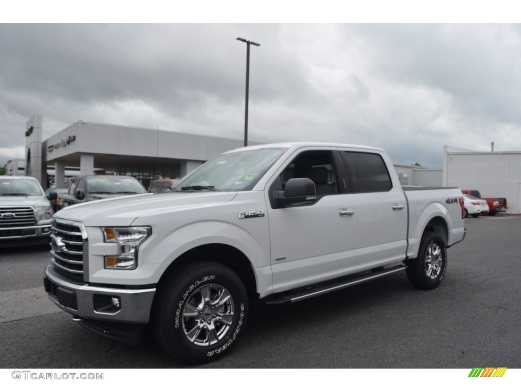 2017 F150 XLT SuperCrew 4x4 - Oxford White / Earth Gray photo #4