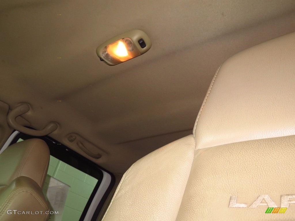 2005 F350 Super Duty Lariat Crew Cab 4x4 - Oxford White / Tan photo #32