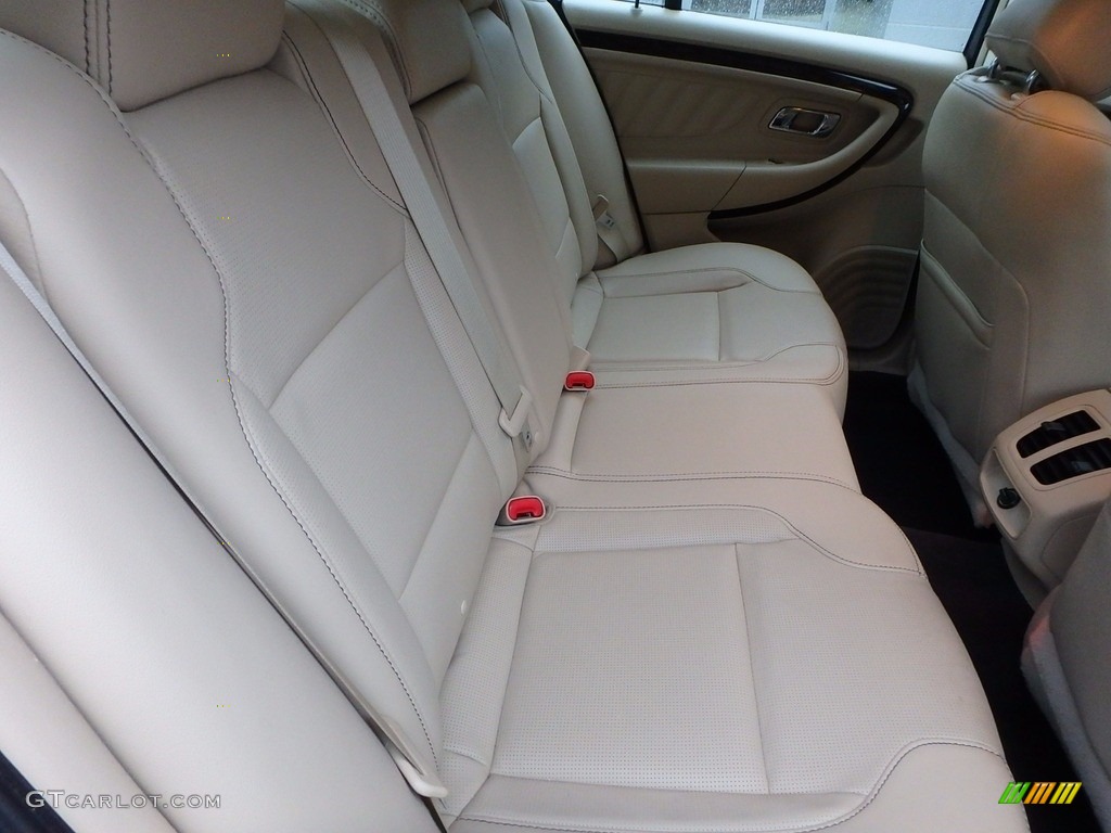 2015 Taurus Limited - Deep Impact Blue Metallic / Dune photo #14