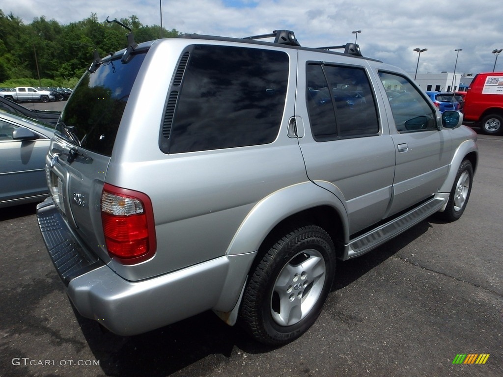 2002 QX4 4x4 - Brilliant Silver Metallic / Graphite photo #4
