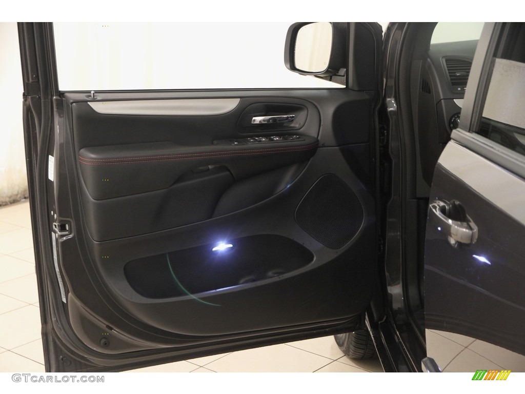2017 Dodge Grand Caravan GT Door Panel Photos