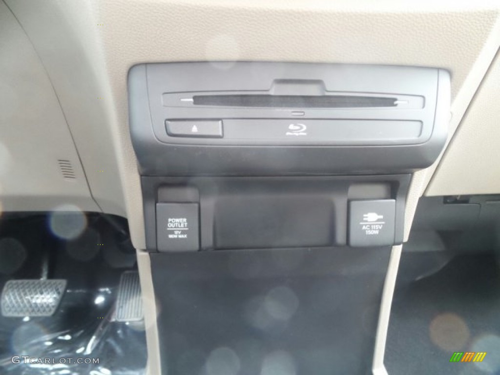 2018 Honda Odyssey Elite Entertainment System Photo #120681353