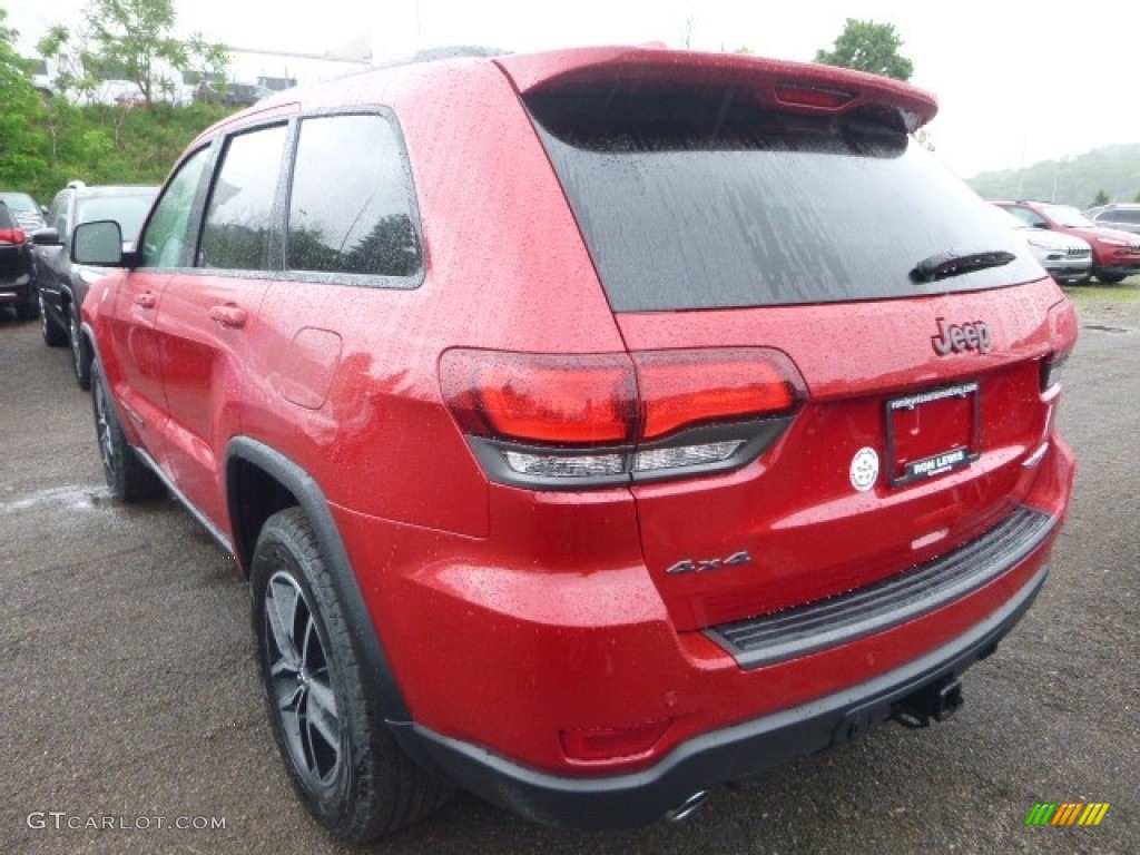 2017 Grand Cherokee Trailhawk 4x4 - Redline 2 Coat Pearl / Black photo #3