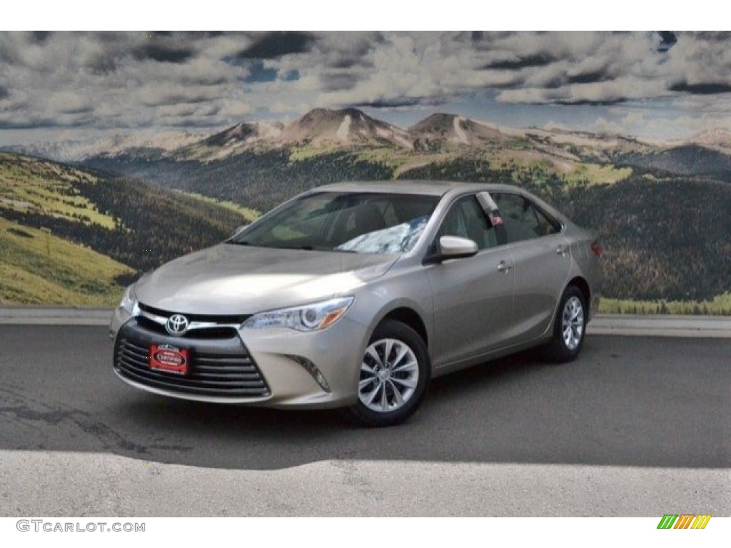 2015 Camry LE - Creme Brulee Mica / Almond photo #5