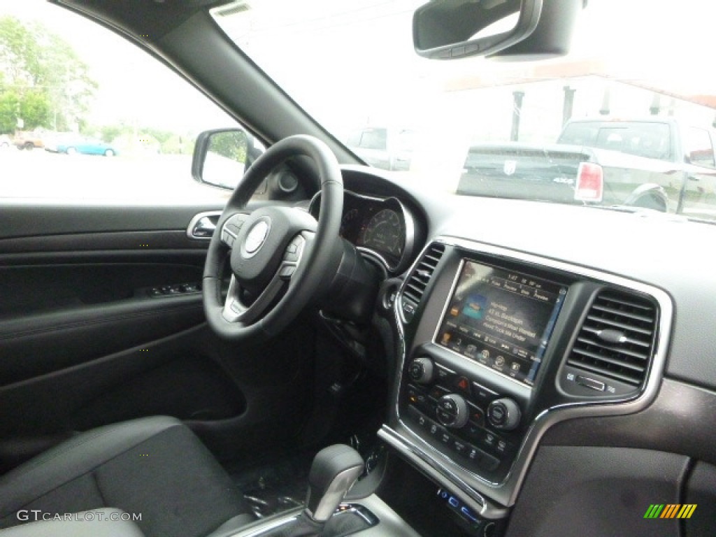 2017 Grand Cherokee Laredo 4x4 - Bright White / Black photo #11