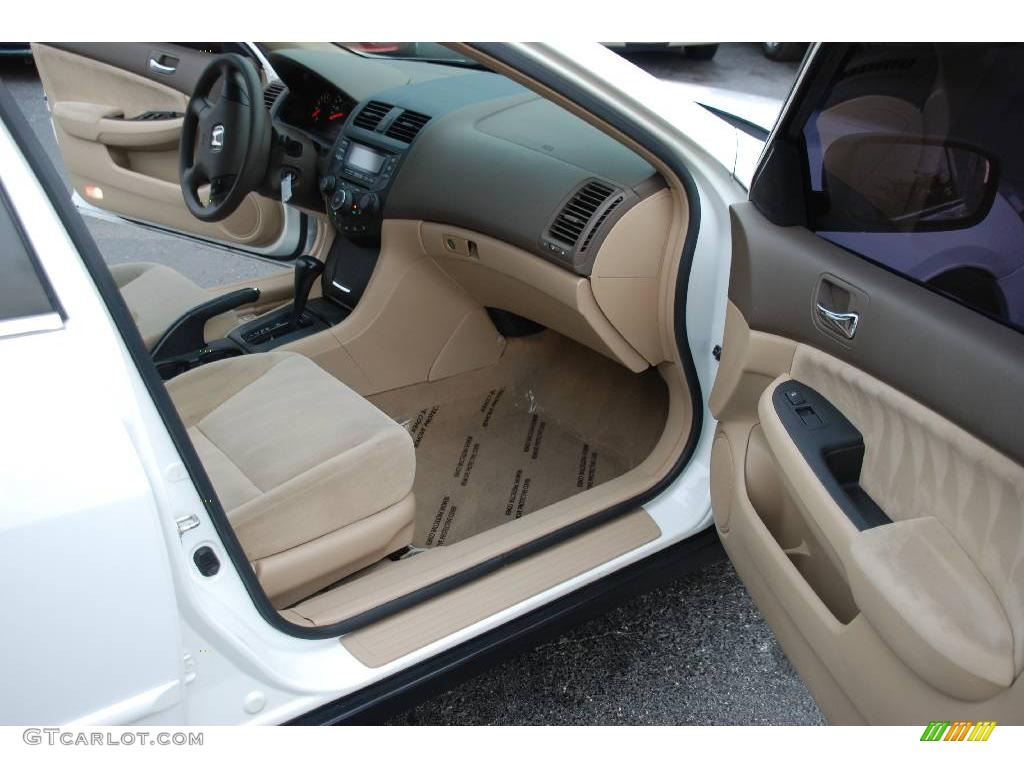 2003 Accord LX Sedan - Taffeta White / Ivory photo #24