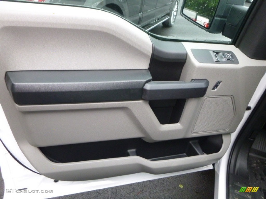 2017 Ford F150 XL Regular Cab 4x4 Earth Gray Door Panel Photo #120692129