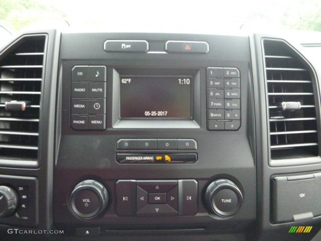 2017 Ford F150 XL Regular Cab 4x4 Controls Photo #120692222