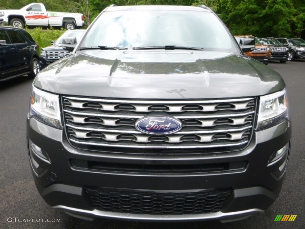 2017 Explorer XLT 4WD - Magnetic / Ebony Black photo #4