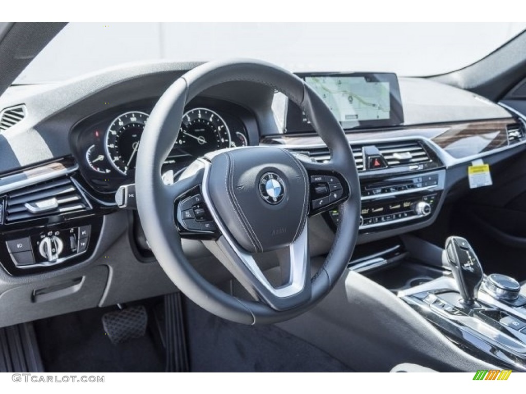 2017 5 Series 530i Sedan - Glacier Silver Metallic / Black photo #5