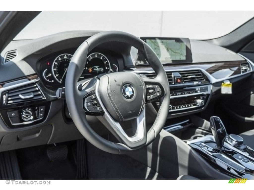 2017 5 Series 530i Sedan - Dark Graphite Metallic / Black photo #5