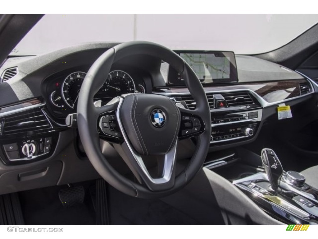 2017 5 Series 530i Sedan - Alpine White / Black photo #6