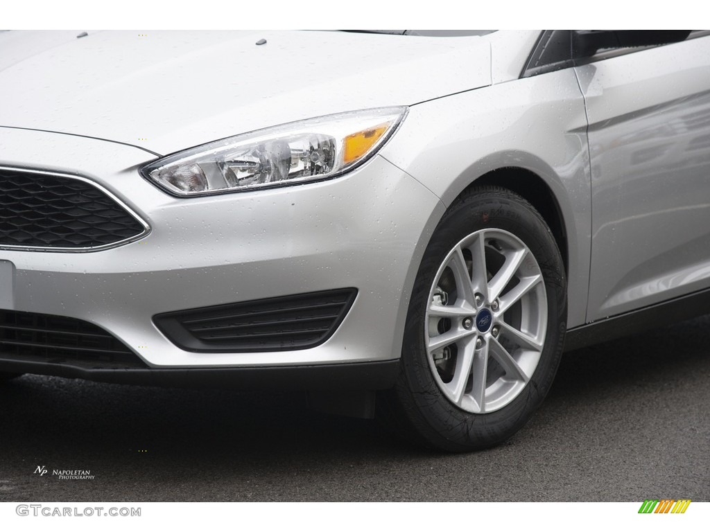 2017 Focus SE Sedan - Ingot Silver / Charcoal Black photo #2