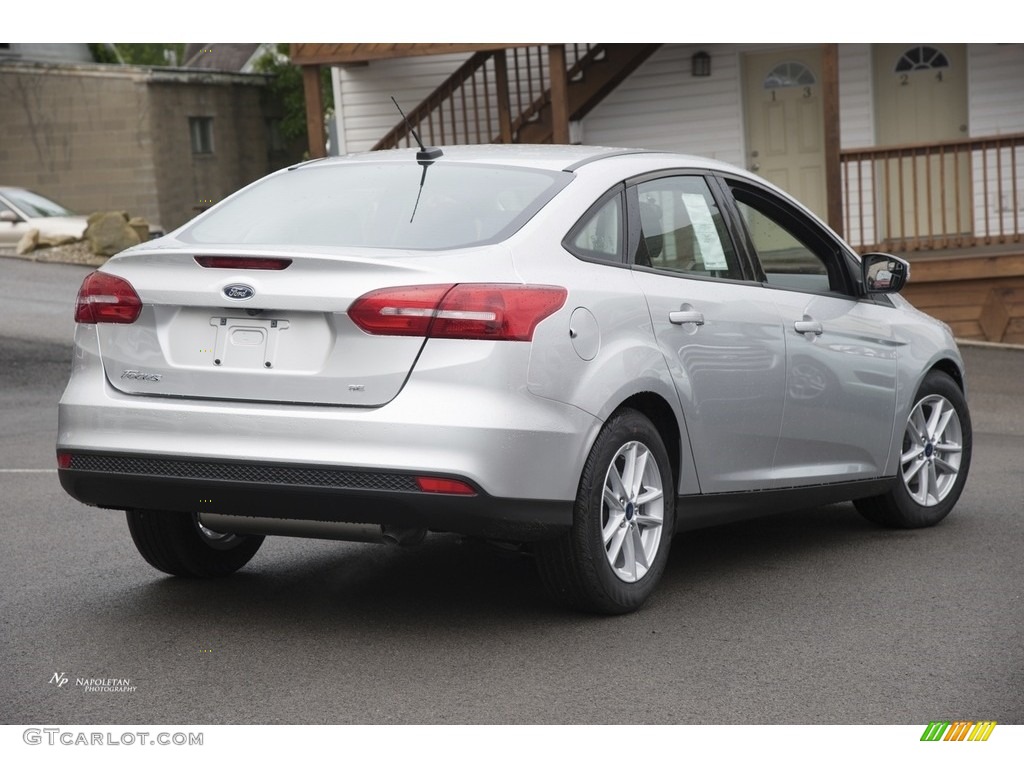 2017 Focus SE Sedan - Ingot Silver / Charcoal Black photo #3