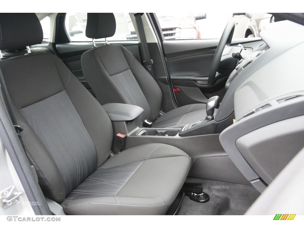 2017 Focus SE Sedan - Ingot Silver / Charcoal Black photo #7