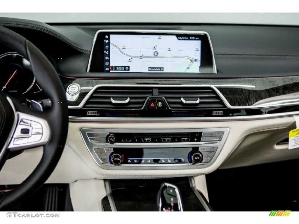 2018 BMW 7 Series 740i Sedan Controls Photo #120721079