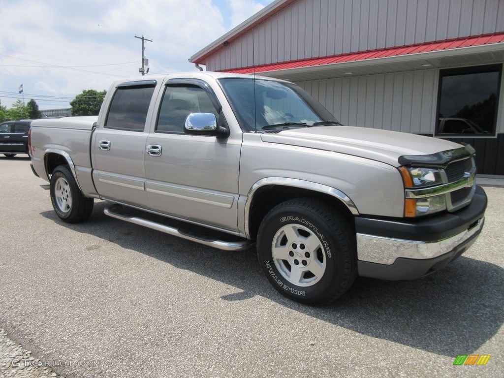 2004 Silverado 1500 LS Crew Cab 4x4 - Sandstone Metallic / Dark Charcoal photo #2