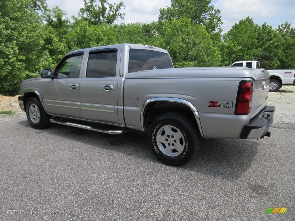 2004 Silverado 1500 LS Crew Cab 4x4 - Sandstone Metallic / Dark Charcoal photo #7