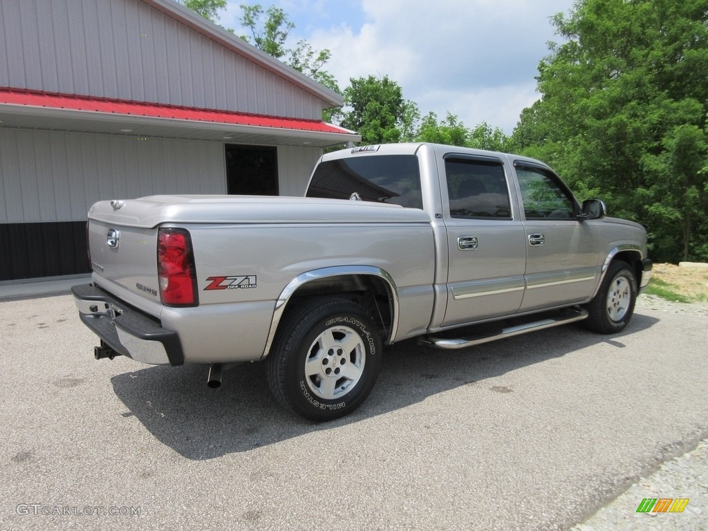 2004 Silverado 1500 LS Crew Cab 4x4 - Sandstone Metallic / Dark Charcoal photo #8