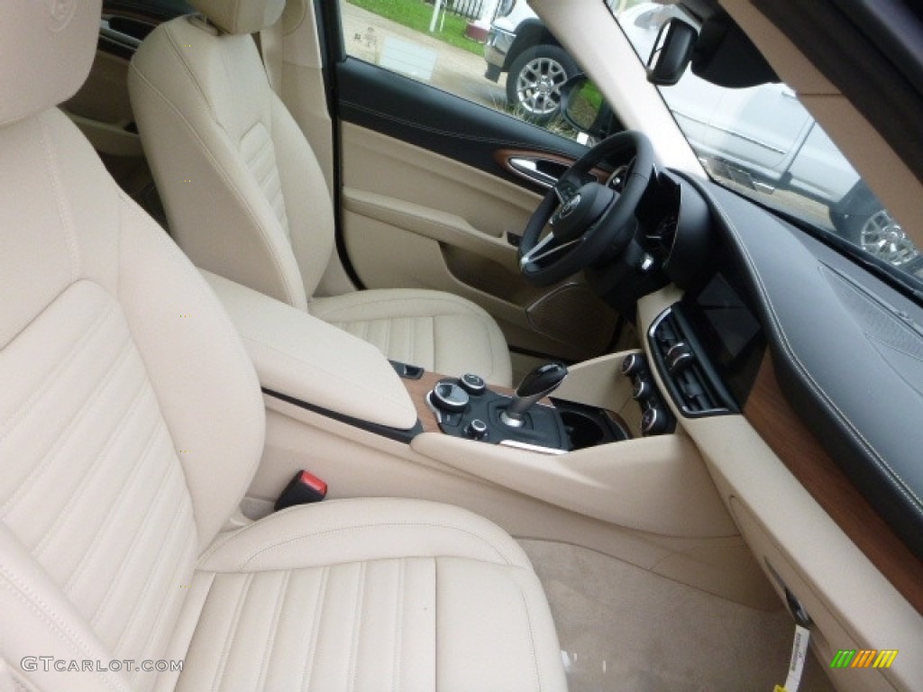 Tan Interior 2017 Alfa Romeo Giulia Ti AWD Photo #120722774