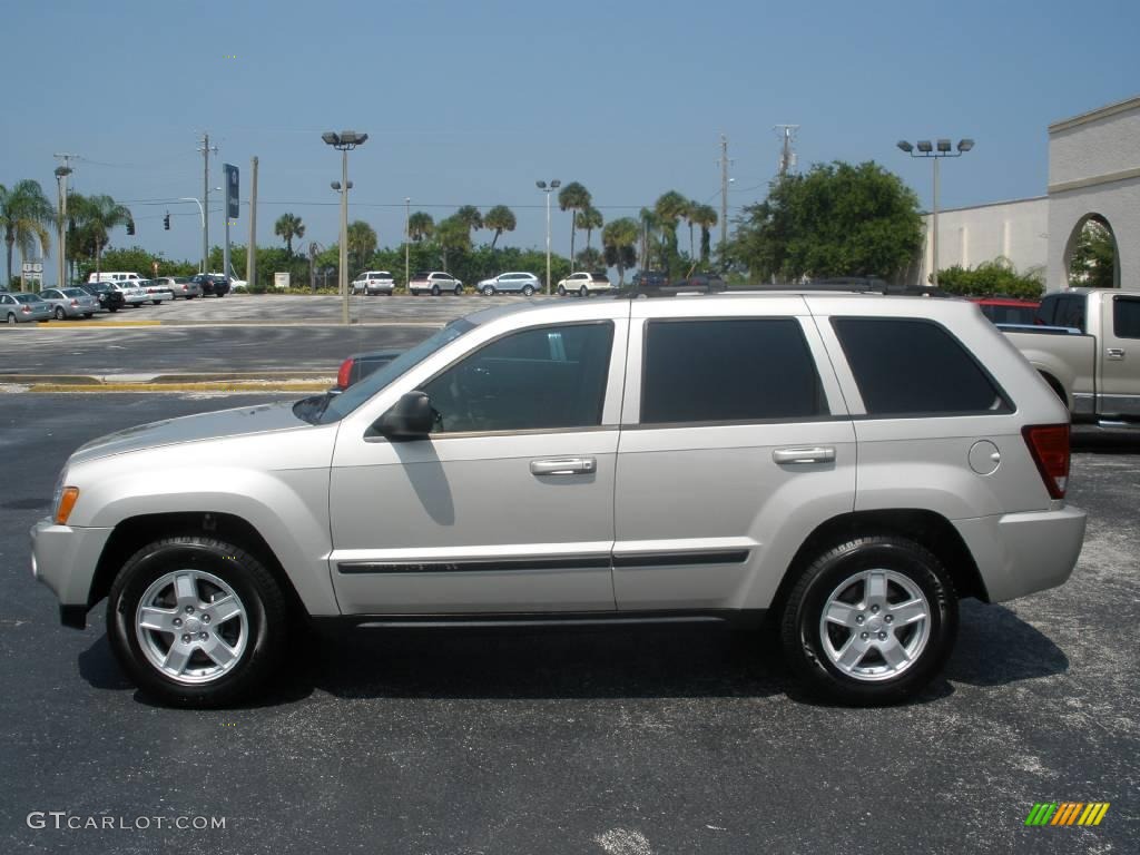 2007 Grand Cherokee Laredo - Light Graystone Pearl / Khaki photo #2