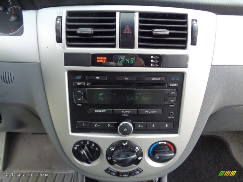 2008 Forenza  - Fusion Red Metallic / Grey photo #19