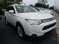 Diamond White Pearl - Outlander SE Photo No. 6