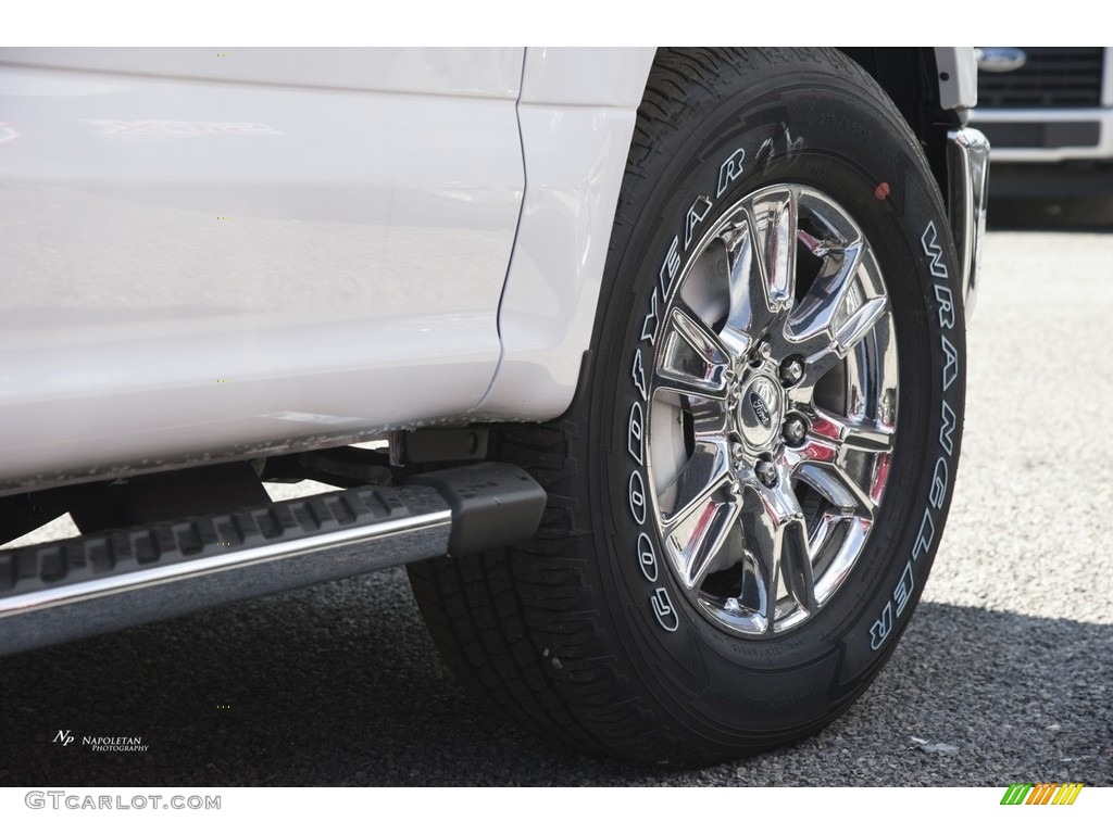2017 F150 XLT SuperCrew 4x4 - Oxford White / Earth Gray photo #3