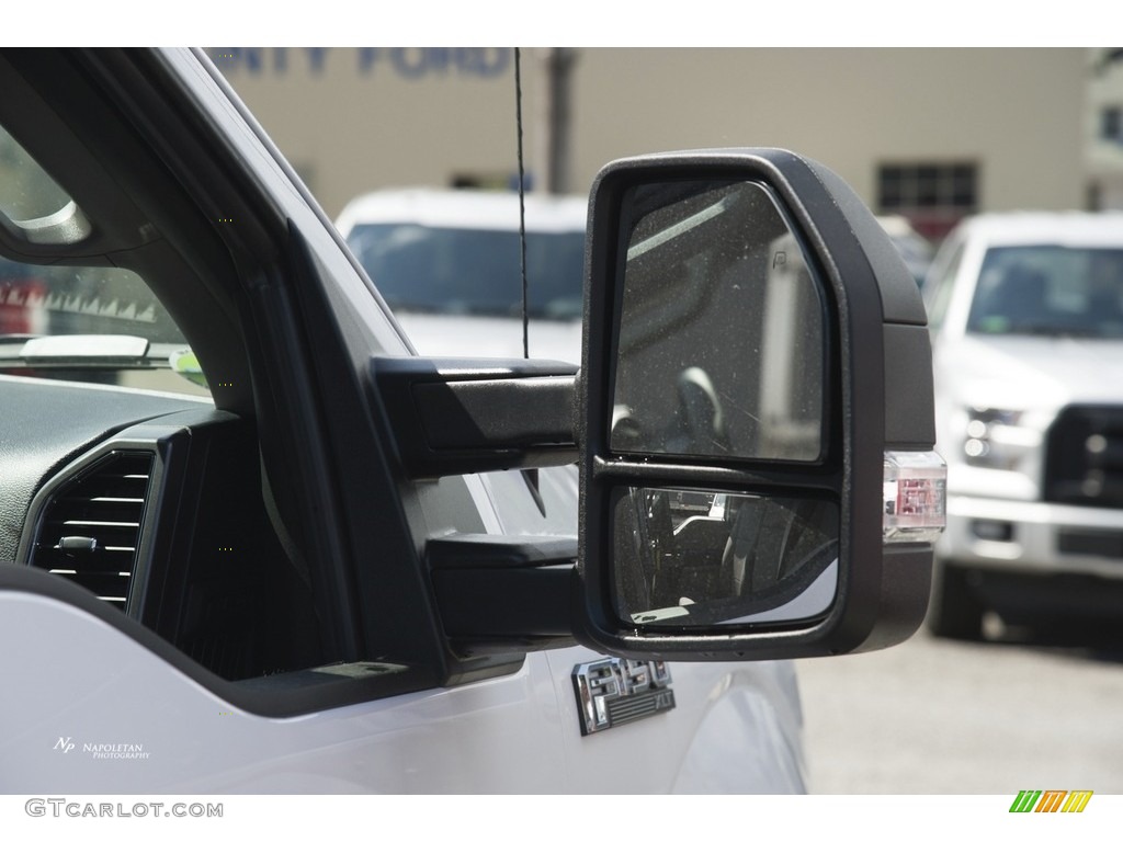 2017 F150 XLT SuperCrew 4x4 - Oxford White / Earth Gray photo #4