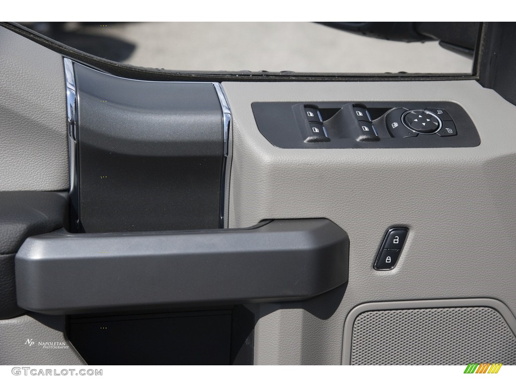 2017 F150 XLT SuperCrew 4x4 - Oxford White / Earth Gray photo #9